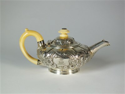 Lot 218 - A Victorian silver miniature teapot