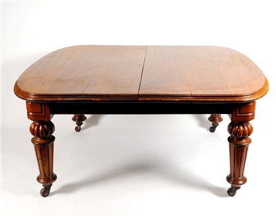 Lot 683 - A good quality Victorian mahogany extending dining table