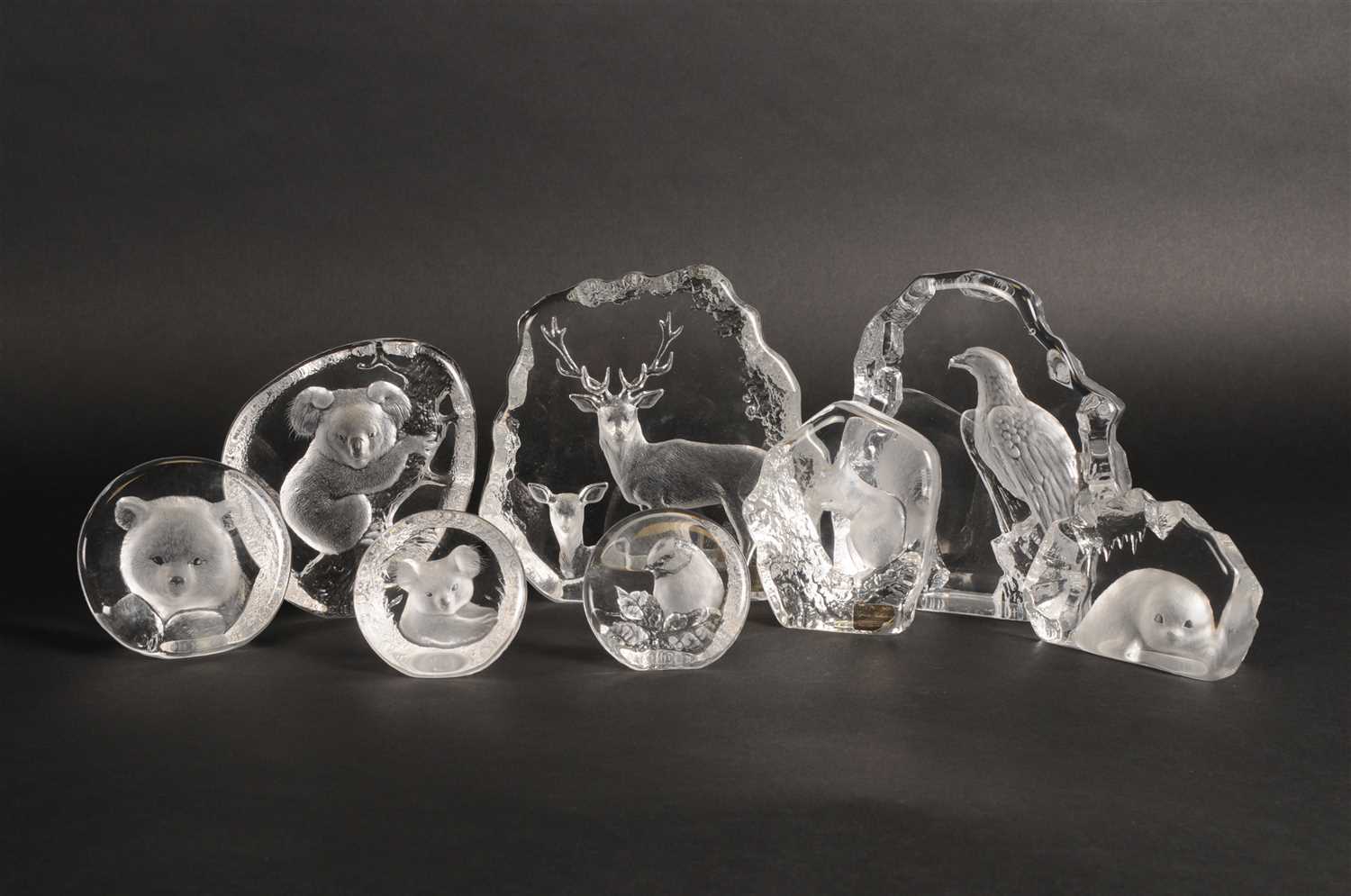 Lot 116 - A collection of Mats Jonasson glass paperweights and sculptures