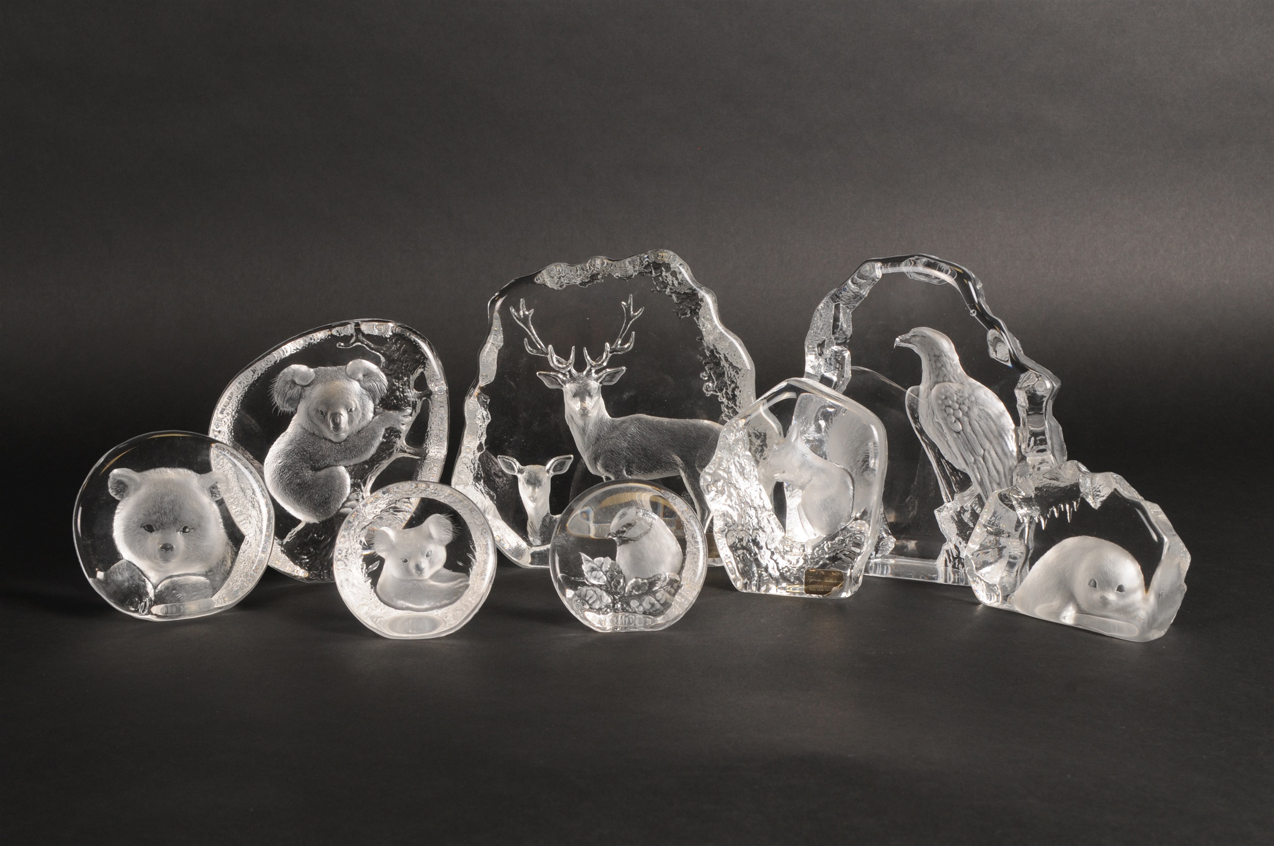 Lot 116 - A collection of Mats Jonasson glass
