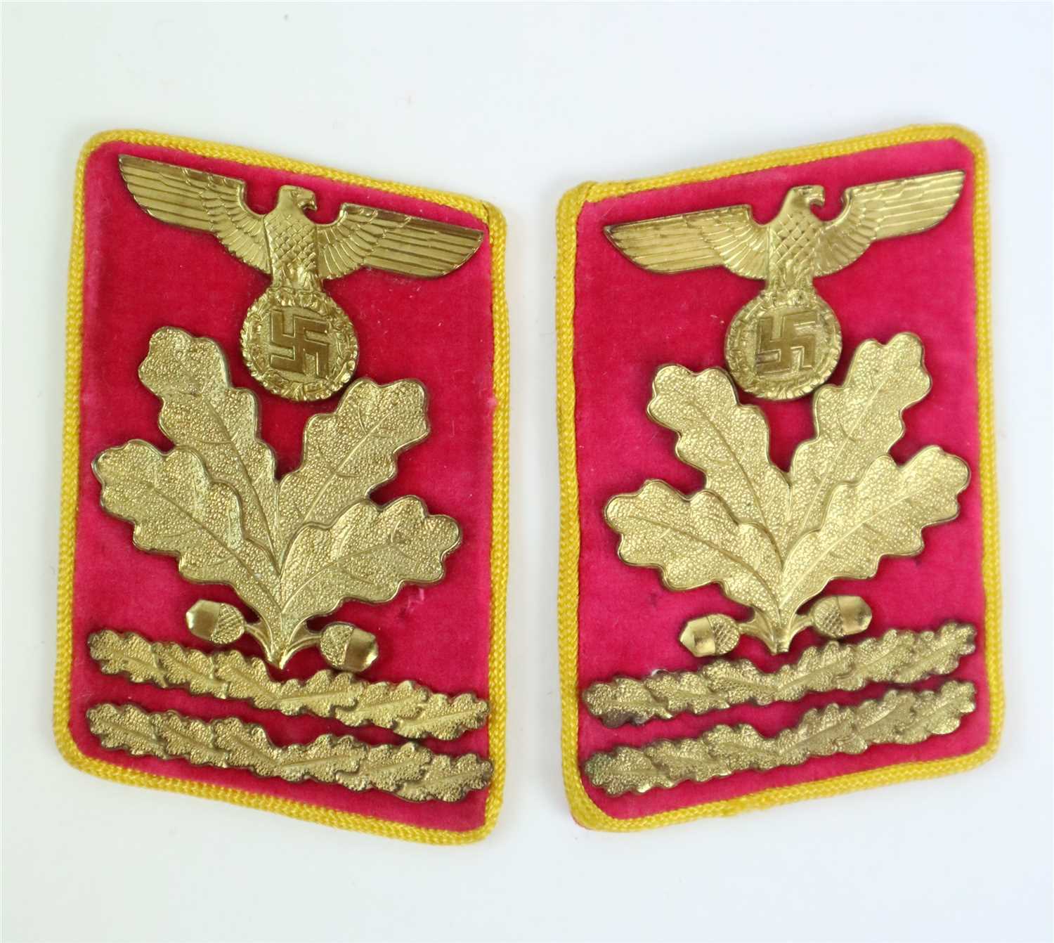 Lot 423 - Rare set of German collar tabs for a Hauptbefehlsleiter at Reichs-level