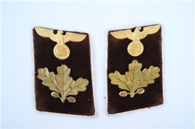 Lot 425 - Set of German Third Reich Diensleiter collar tabs