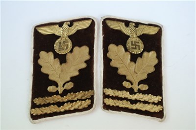 Lot 426 - Pair of German Hauptbereichsleiter collar tabs