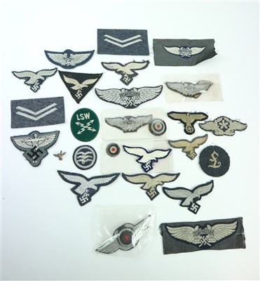 Lot 445 - German Third Reich Luftwaffe and Luftschutz insignia