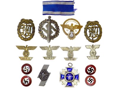 Lot 295 - German Third Reich Politicial and Civil awards