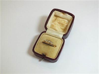 Lot 87 - A five stone diamond ring