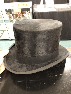 Lot 581 - A boxed Dunn & Co top hat