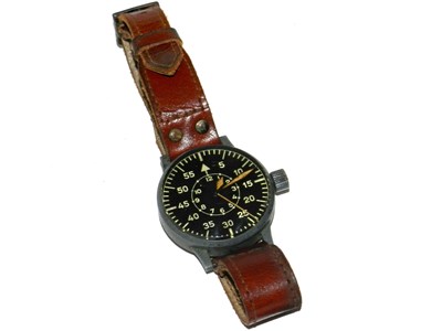 Lot 325 - A Luftwaffe Pilot's watch by Laco