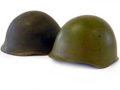 Lot 326 - A Russian SSCH-39 helmet