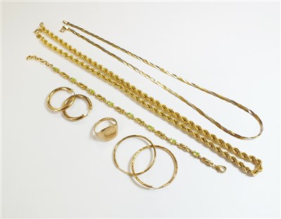 Lot 108 - A small collection of jewellery