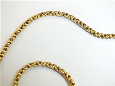 Lot 326 - A rope twist chain