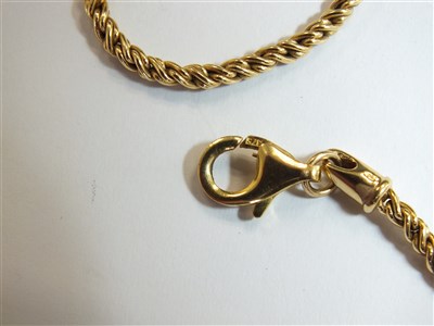 Lot 326 - A rope twist chain
