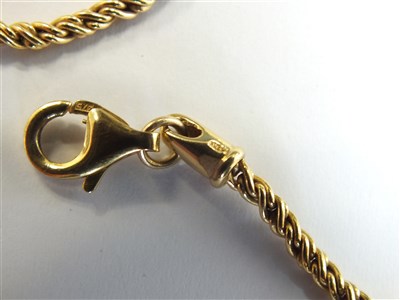 Lot 326 - A rope twist chain