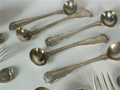 Lot 238 - A harlequin collection of Kings pattern silver flatware