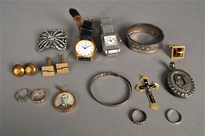 Lot 93 - A small collection of jewellery