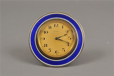 Lot 415 - A small swiss-made Edwardian enamelled 8 day travel clock