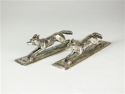 Lot 179 - A pair of Victorian silver 'fox' knife rests