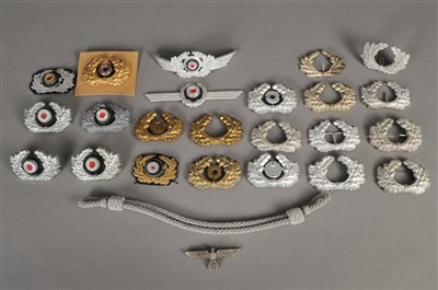 Lot 356 - German Third Reich metal wreaths and cockades