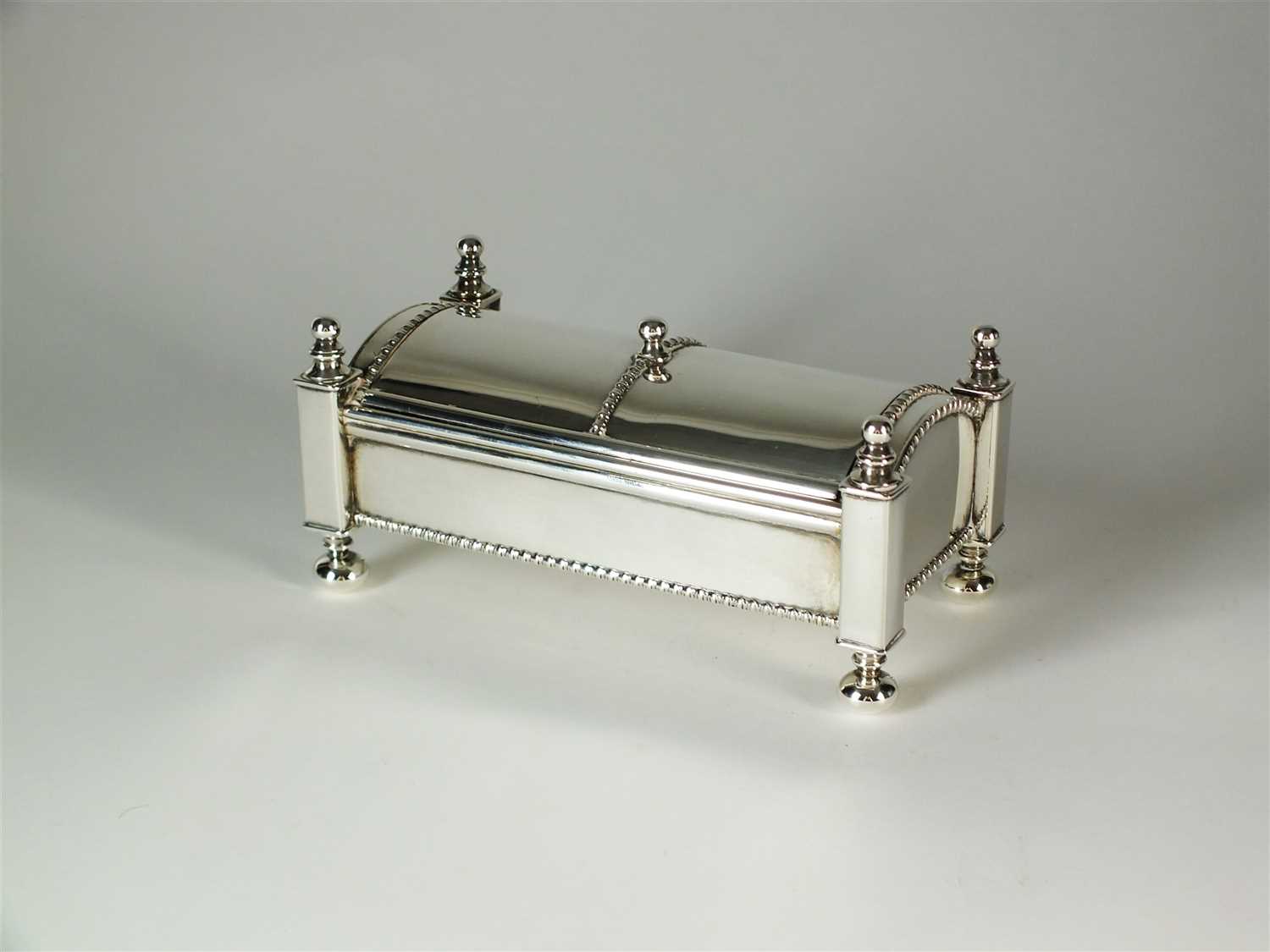 Lot 210 - An Edwardian silver ink stand