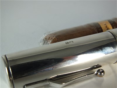 Lot 206 - A novelty silver cigar holder