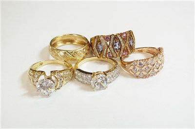 Lot 111 - A collection of five rings