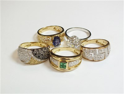 Lot 113 - A collection of five rings