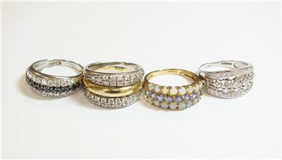 Lot 116 - A collection of four rings