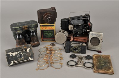 Lot 254 - An interesting photographic / optical collection