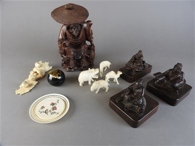Lot 520 - A mixed lot to include three Japanese figural...
