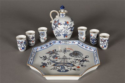 Lot 189 - Meissen 'Blue Onion' decanter, glasses and tray