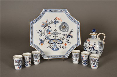 Lot 189 - Meissen 'Blue Onion' decanter, glasses and tray
