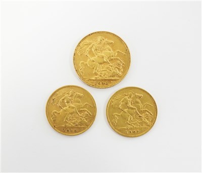 Lot 498 - A sovereign and two half sovereigns