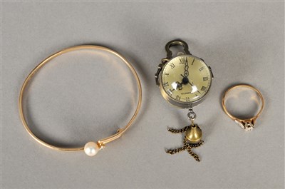 Lot 91 - A 9ct gold bangle, a diamond ring and a fob watch