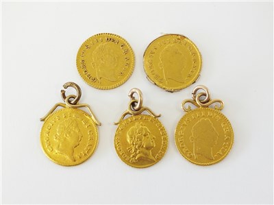 Lot 392 - A collection of five gold British coins