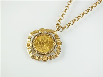 Lot 287 - A sovereign set pendant on chain