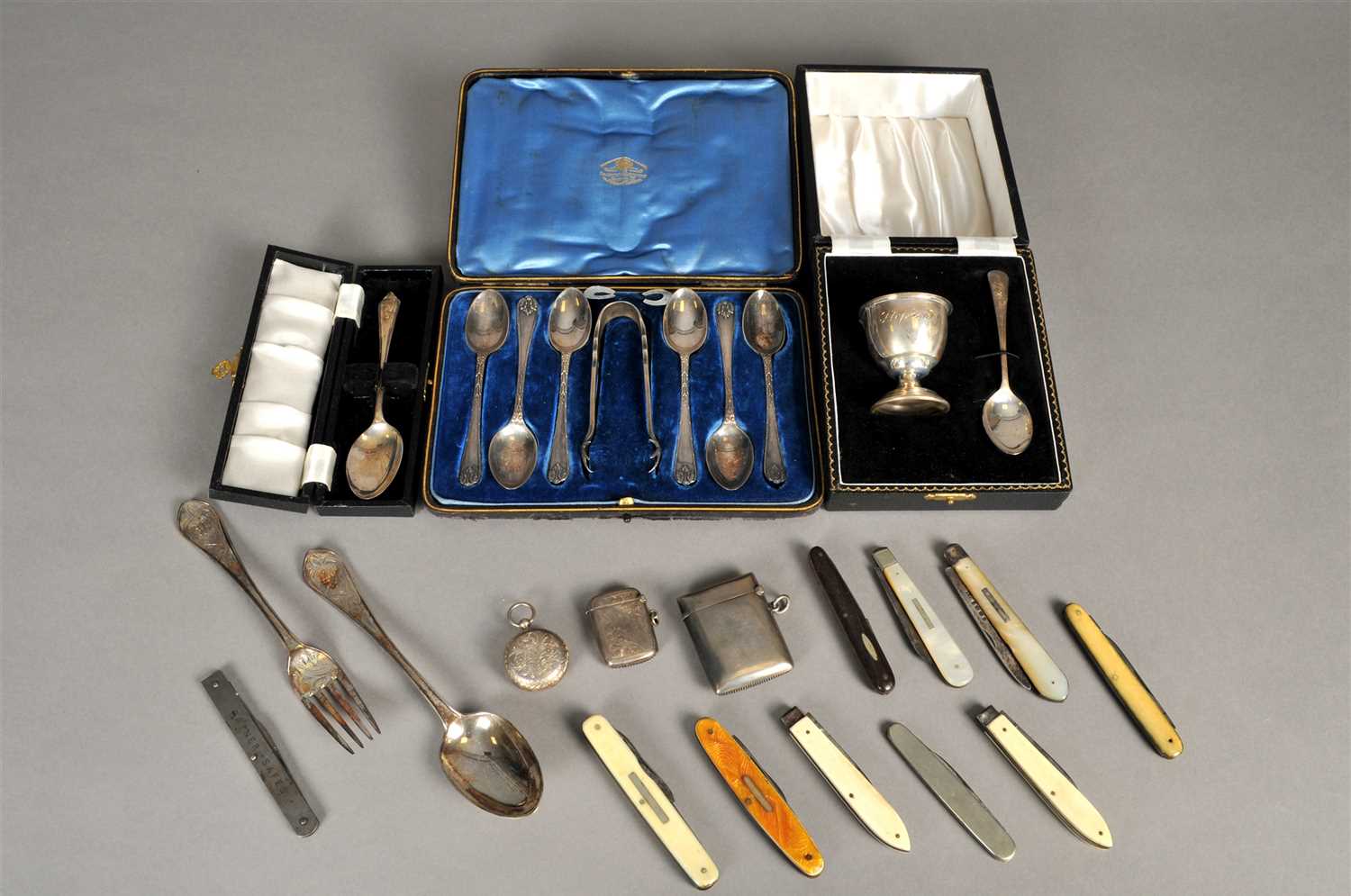 Lot 75 - A small collection of silver and pocket knives