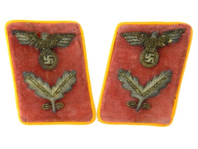 Lot 600 - Set of German Third Reich NSDAP collar tabs