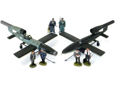 Lot 634 - Thomas Gunn V Series: 60mm/1:30 Scale V1s,...