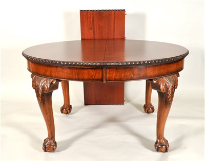 Lot 339 - A George III style mahogany dining table with six associated dining chairs (4+2)