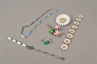 Lot 88 - A collection of enamel jewellery
