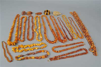 Lot 89 - A collection of amber jewellery