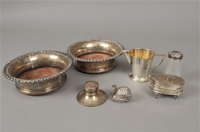 Lot 77 - A small collection of silver and plate