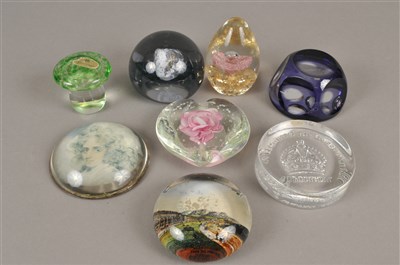 Lot 149 - Assorted collection of glass paperweights