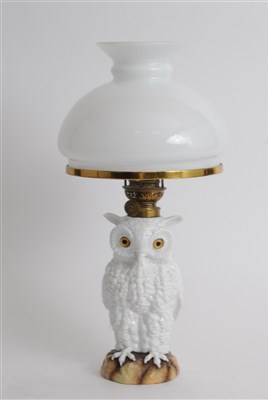 Lot 108 - Continental porcelain oil lamp