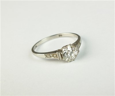 Lot 78 - A single stone diamond ring