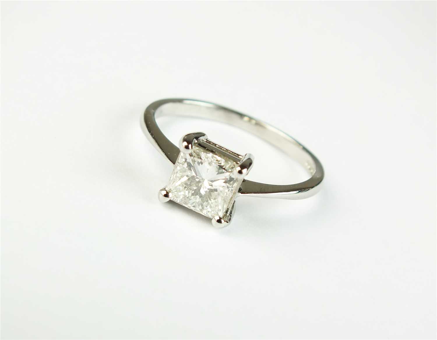 Lot 109 - An 18ct white gold single stone Princess cut diamond ring