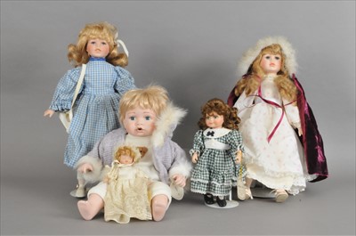 Lot 260 - A collection of modern porcelain dolls