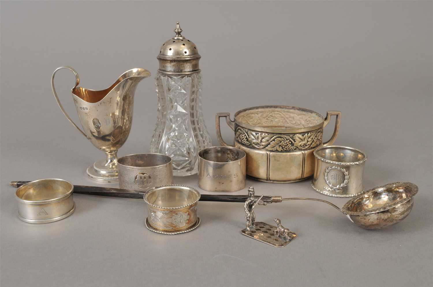Lot 15 - A small collection of silver