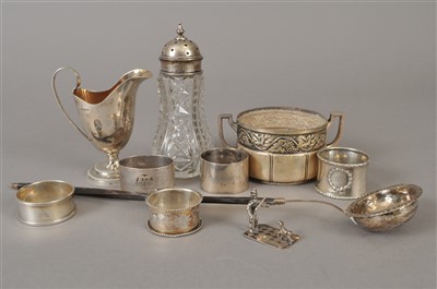 Lot 15 - A small collection of silver