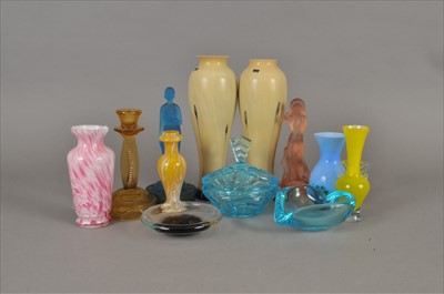 Lot 249 - Decorative glassware